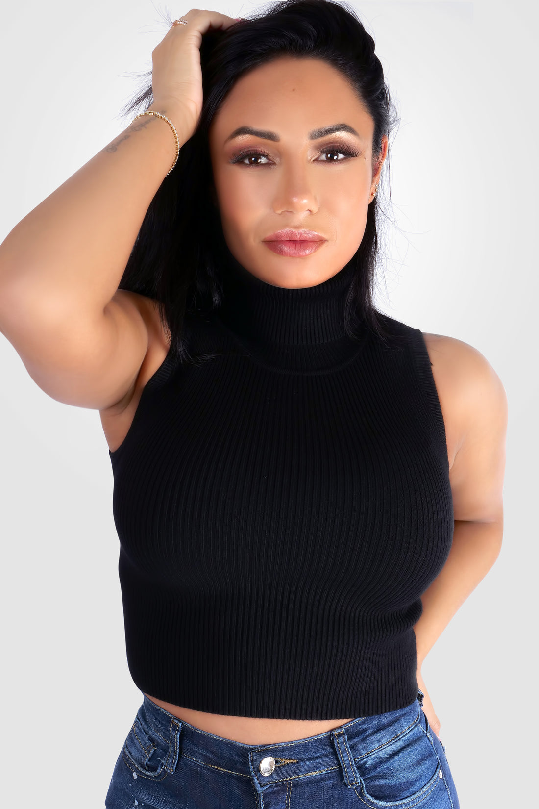 HIGH NECK SLEEVELES TOP BLACK